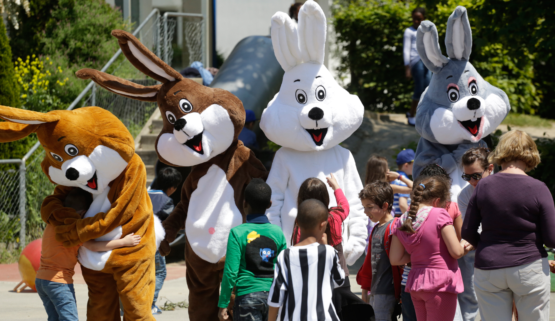 Guérilla marketing "Objets encombrants" 3 Guérilla marketing Lapins de Pâques avec les enfants