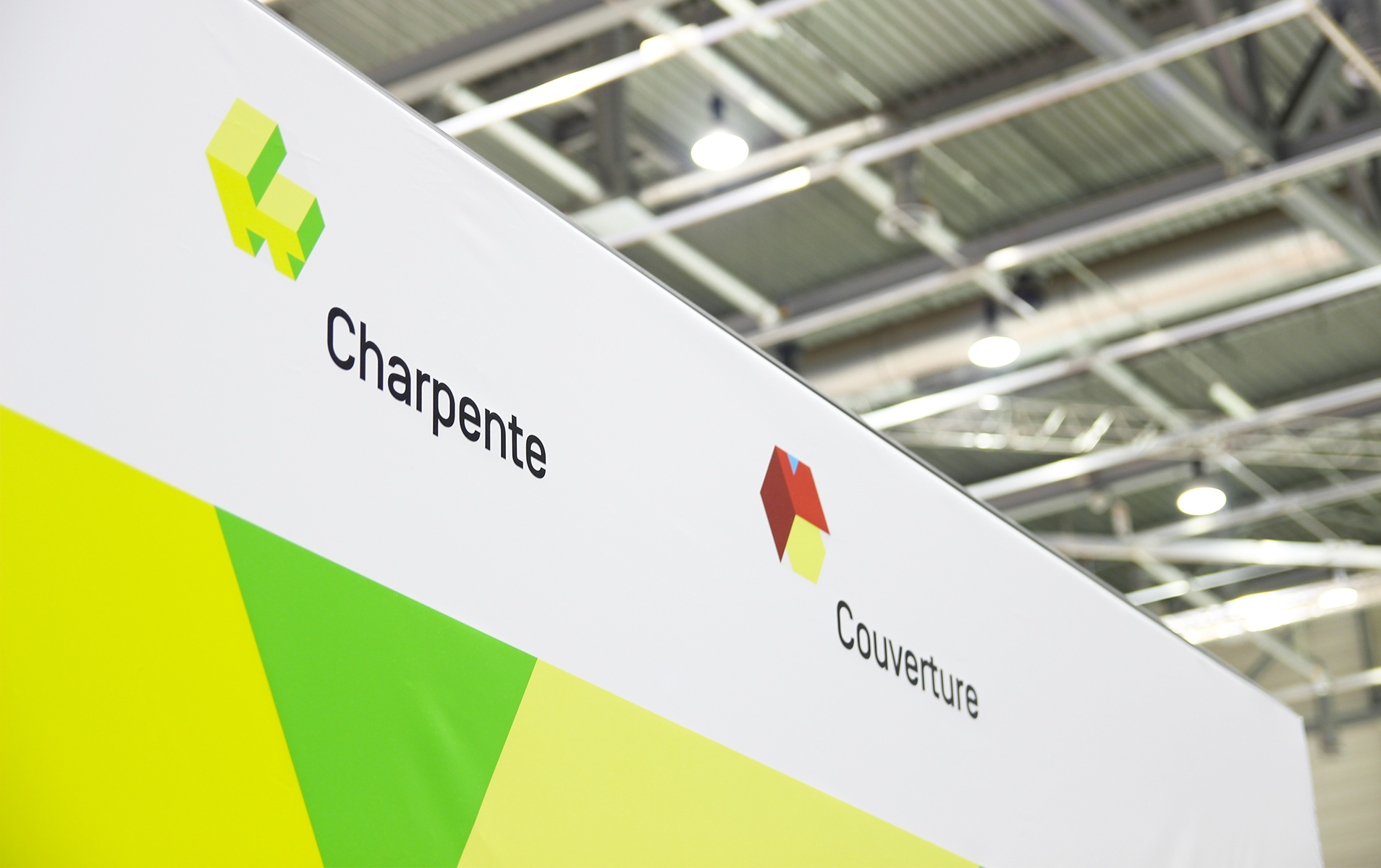 Développement d’un nouveau branding pour Avenir bâtiment 19 Zoom sur le stand avec le nouveau branding Avenir Bâtiment
